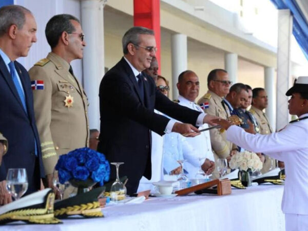 Presidente Abinader encabeza septuagésima primera graduación de Damas y Caballeros Guardiamarinas de promoción 2019-2022