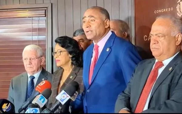 Hermano de Roberto Fulcar dice procedera legalmente contra quienes hayan hechos acusaciones a ex-ministro