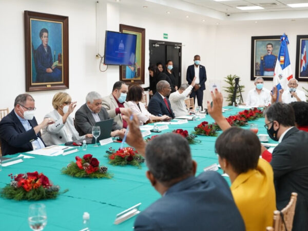 Consejo Nacional de Educación aprueba docencia hasta el 21 de diciembre