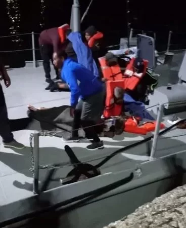 Tras ser rescatados por la Amada Dominicana nàufragos retornan a Sànchez, provincia Samanà