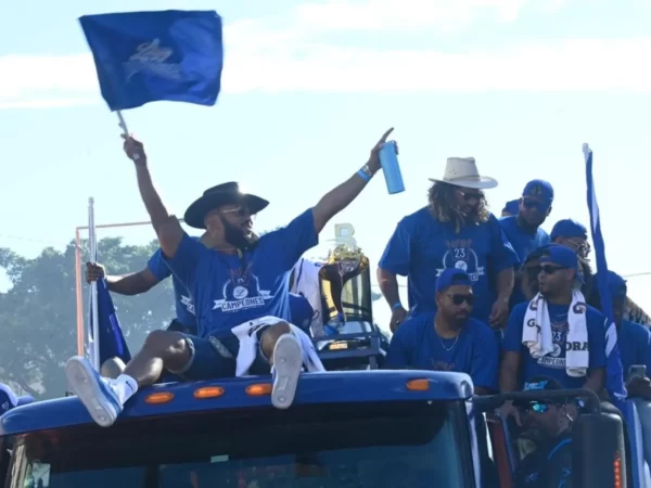 La Capital se desborda en desfile de los Tigres