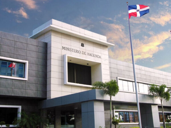 Ministerio de Hacienda afirma Gobierno redujo deuda pública del país en casi dos puntos porcentuales del PIB