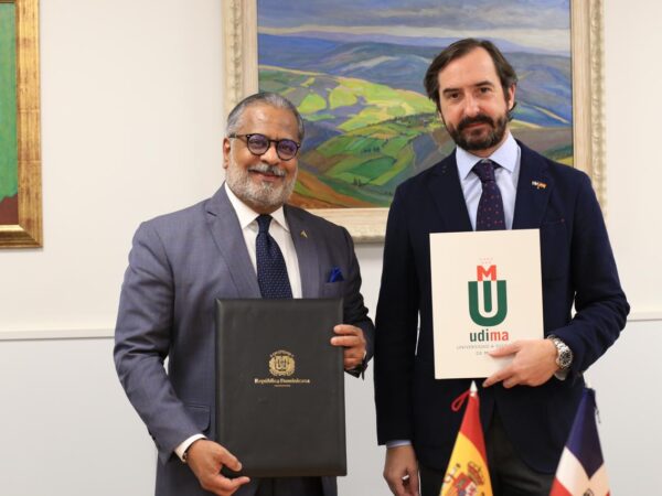 JAC y la Universidad a distancia de Madrid, UDIMA y CEF Santo Domingo suscriben convenio