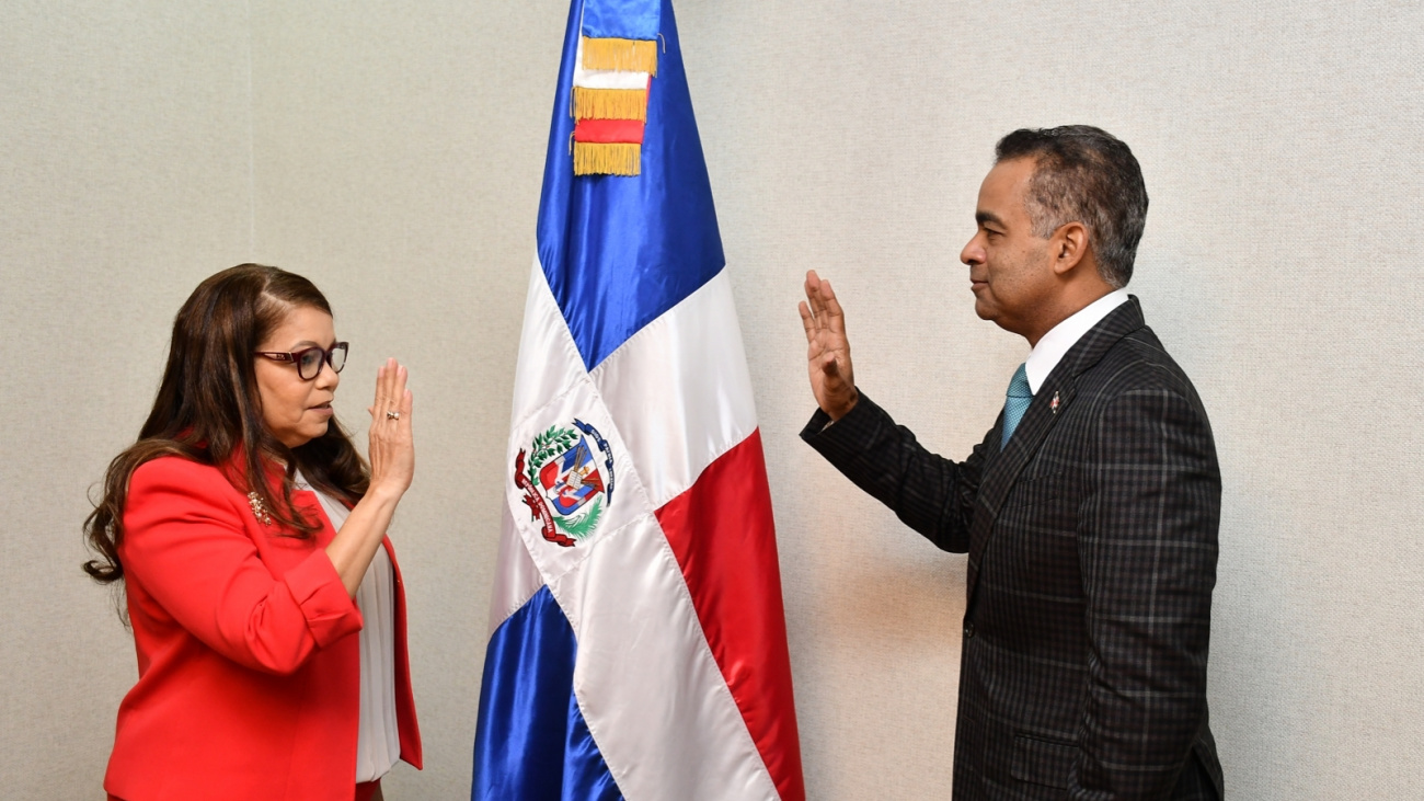 Ministro de la Presidencia juramenta a tres nuevos directores y asesor de la Presidencia en materia de Educación Superior