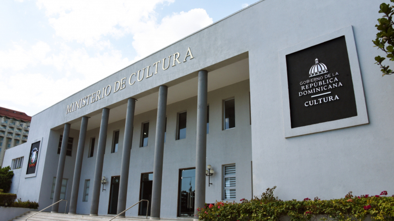 Cultura entrega a Museo del Hombre Dominicano piezas antiguas recuperadas fuera del país