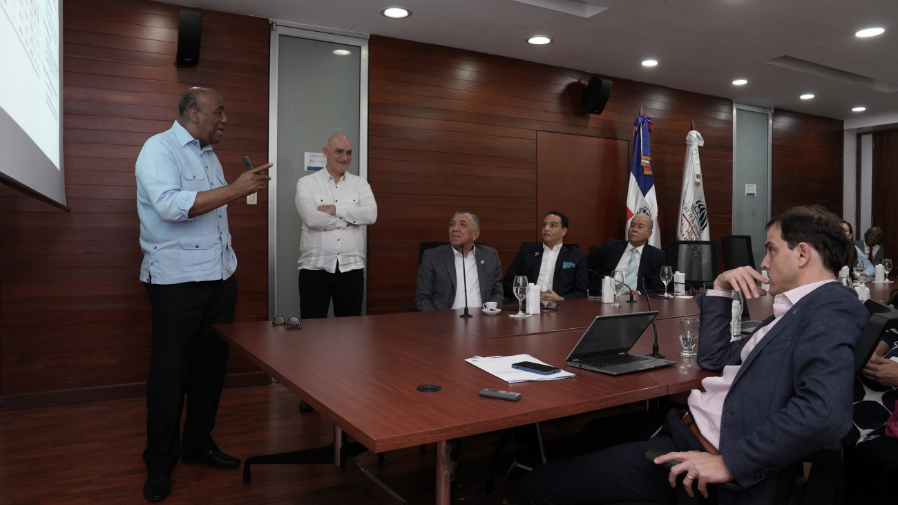 MEPyD y MEM realizan encuentro de articulación sobre situación del sector eléctrico y las estrategias de generación