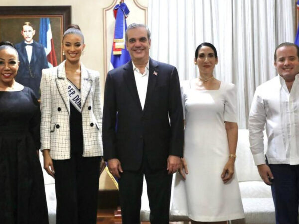 Presidente Abinader recibe visita de cortesía de la Miss República Dominicana, Andreína Martínez