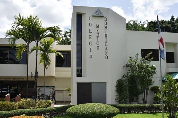 Presidente del CMD y miembros del Consejo Nacional de la Seguridad Social CNSS buscan resolver impasse