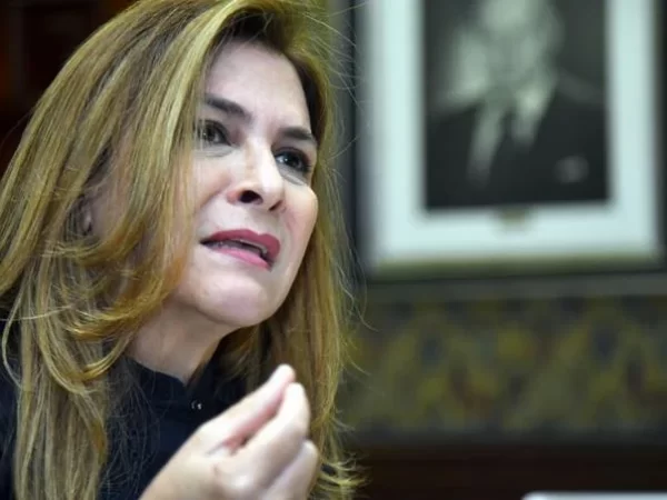 Carolina Mejìa dice: la Policìa està tras el caso de joven agredida por un limpiavidrios