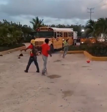 Migraciòn apresa a 78 haitianos que agredieron a miembros de la Policìa Nacional en Cap Cana, La Altagracia