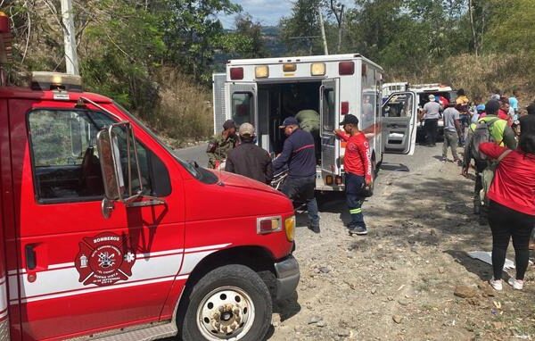 Hasta ahora, dos muertos y varios heridos en accidente de trànsito en el Puerto, carretera Jarabacoa