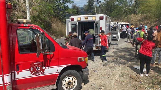 Hasta ahora, dos muertos y varios heridos en accidente de trànsito en el Puerto, carretera Jarabacoa