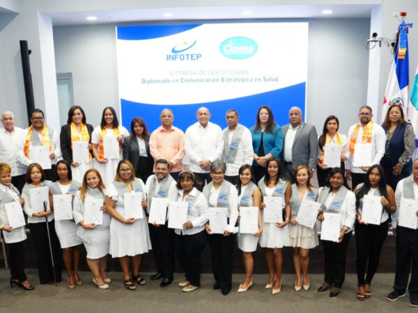 INFOTEP entrega certificados a periodistas especializados del área de la salud