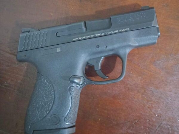 Policìa Nacional apresa hombre "tirando tiros como loco" en centro comercial de Valverde