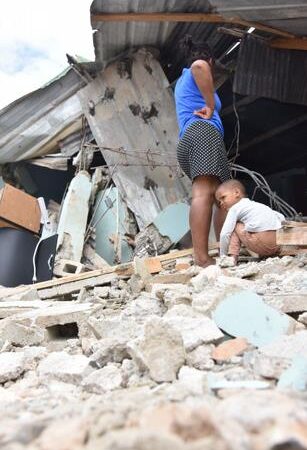 Policìa Nacional y un abogado dejan a la intemperie a unas 100 familias en avenida Ecològica
