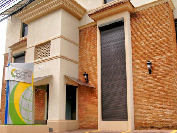 CNE establece condiciones y requerimientos de almacenamiento con baterías para Proyectos de Generación de Energía de Fuentes Renovables Variables