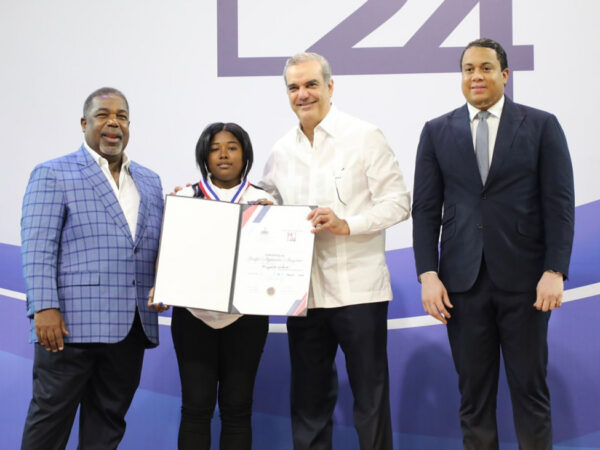 Presidente Abinader dice programa “Oportunidad 14-24” está transformando la vida de jóvenes para integrarlos a la productividad