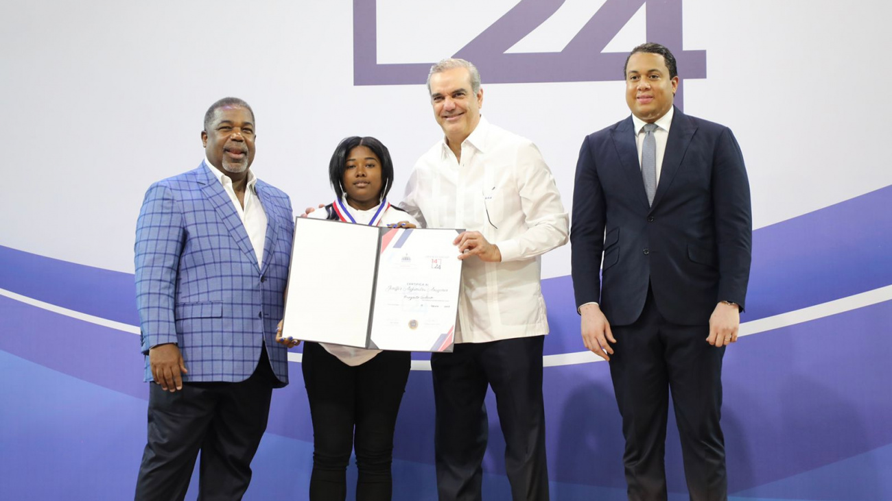 Presidente Abinader dice programa “Oportunidad 14-24” está transformando la vida de jóvenes para integrarlos a la productividad