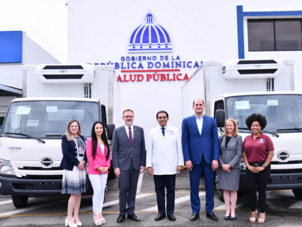 MISPAS recibe de USAID donación de camiones y módulos de almacenaje de primera calidad