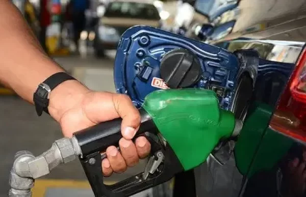 Gobierno mantiene sin variaciòn los precios de los combustibles para la pròxima semana