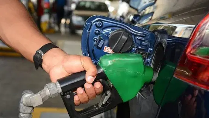 Gobierno mantiene sin variaciòn los precios de los combustibles para la pròxima semana