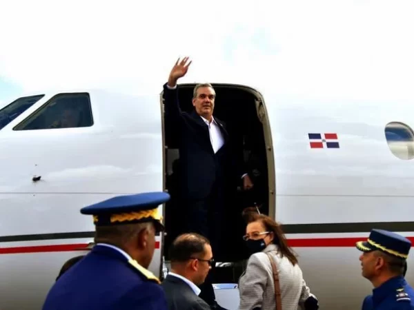 Presidente Luis Abinader viaja este viernes a Japòn, junto a la Primera Dama, Raquel Arbaje
