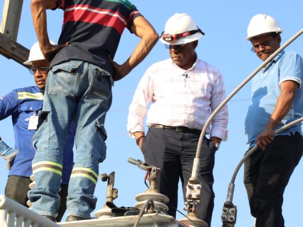 Edeeste informa que ya resolviò averìa en Bayaguana, provincia de Monte Plata