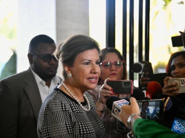 Margarita Cedeño enfrentamientos de la Policìa Nacional y peledeìstas genera destrucciòn de partidos