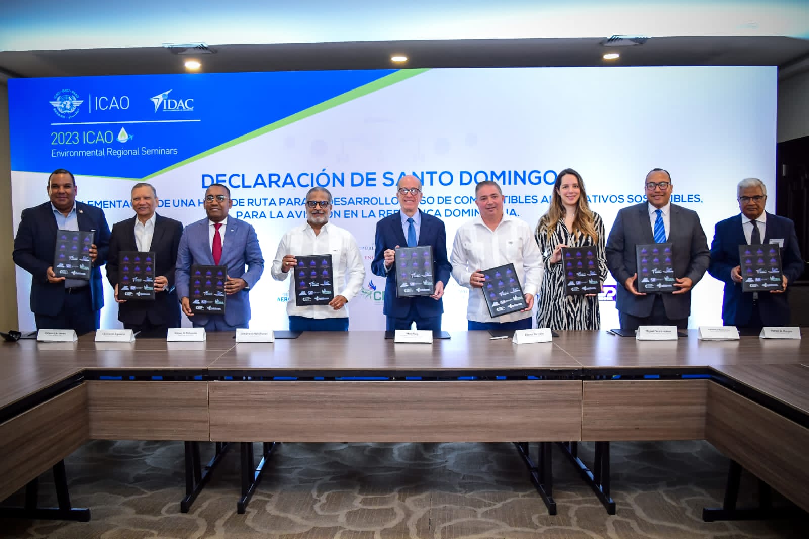 Instituciones buscan alternativas para el uso de combustibles para aviaciòn civil y protecciòn del medio ambiente
