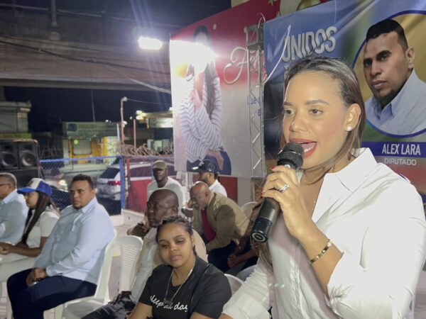 Aspirante alcaldesa de Santo Domingo Norte del PRM, recibe respaldo de dirigentes y simpatizantes de esa organizaciòn