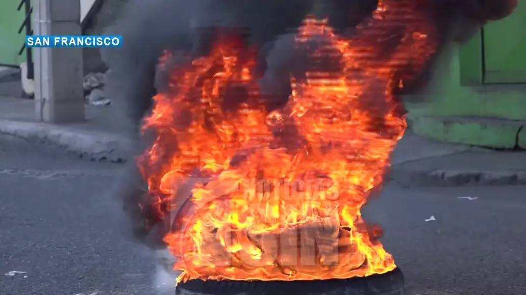 Se registran fuertes enfrentamientos entre policìas y manifestantes en huelga en el Cibao
