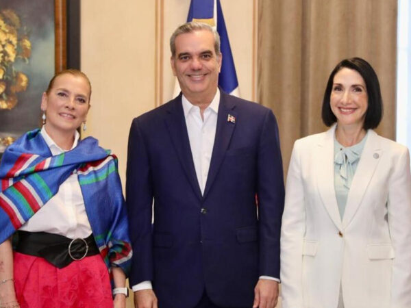 Presidente Abinader y primera dama reciben visita de cortesía de Beatriz Gutiérrez, esposa del presidente de México