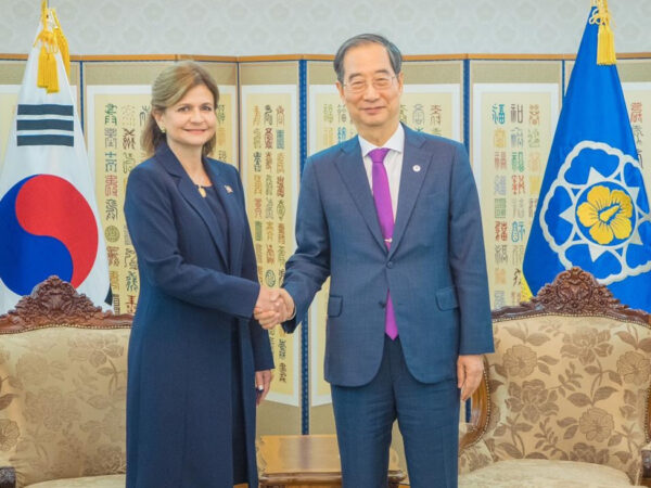 Vicepresidenta dominicana y primer ministro coreano hablan de un TLC entre ambos países