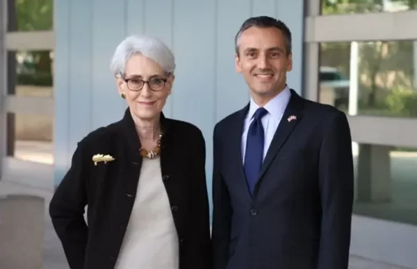 Arriba al paìs por el Aeropuerto Las Amèricas, la subsecretaria de Estados Unidos, Wendy Sherman