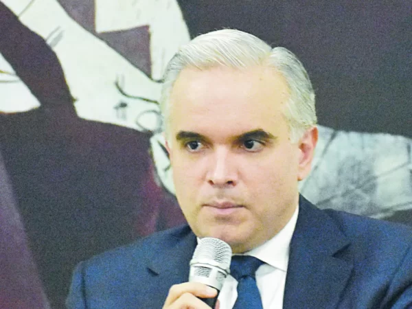 Gobierno anuncia aumento empleados del sector de Turismo