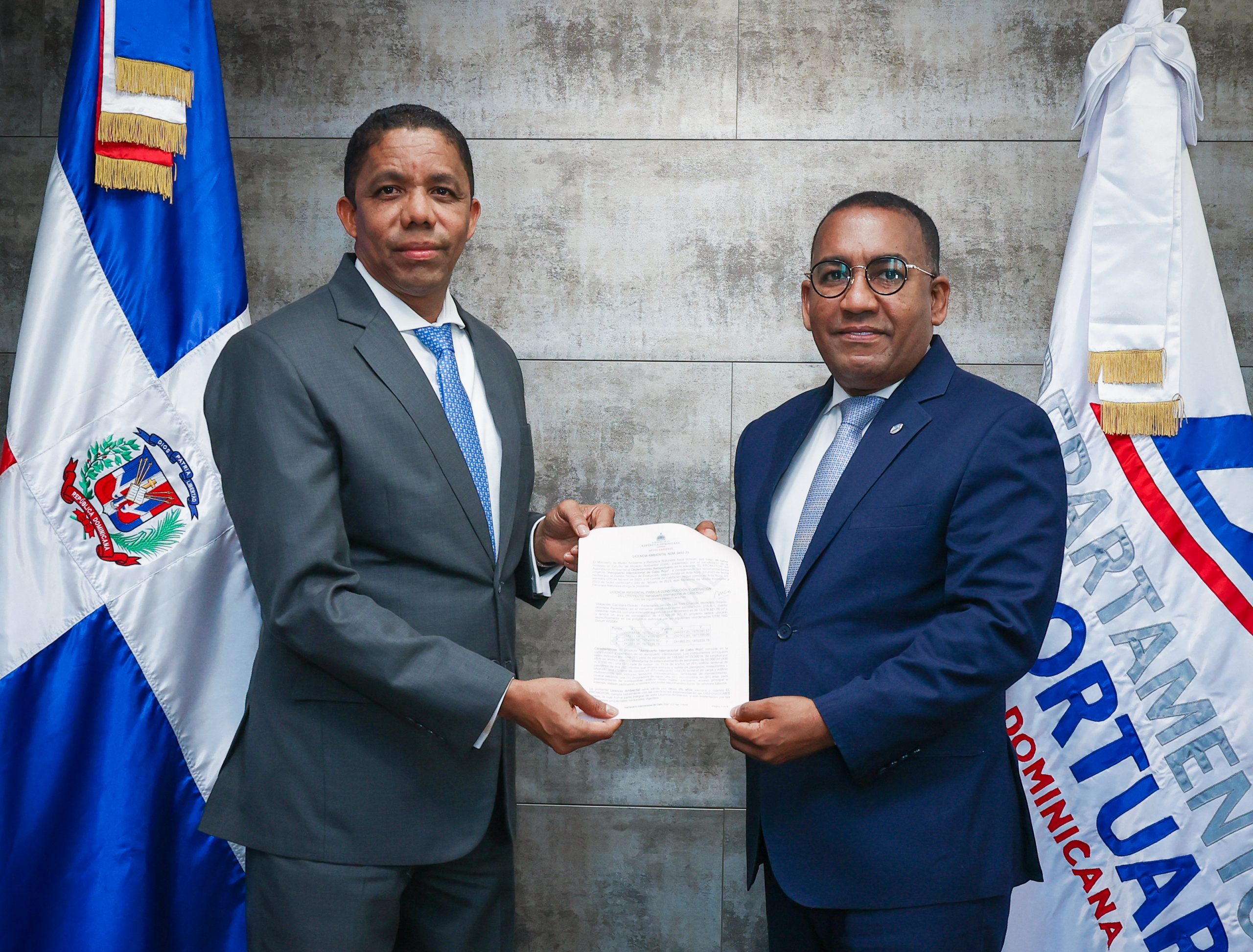 DA recibe licencia de Ministerio de Medio Ambiente para construcciòn aeropuerto de Pedernales