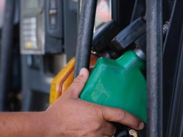 Gobierno baja los precios de los combustibles en la semana del 13 al 19 de este mes