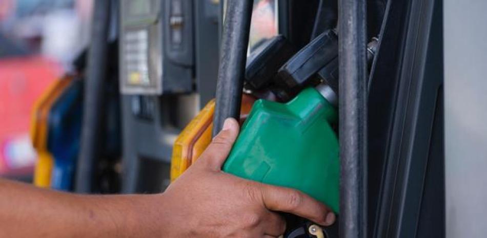 Gobierno baja los precios de los combustibles en la semana del 13 al 19 de este mes