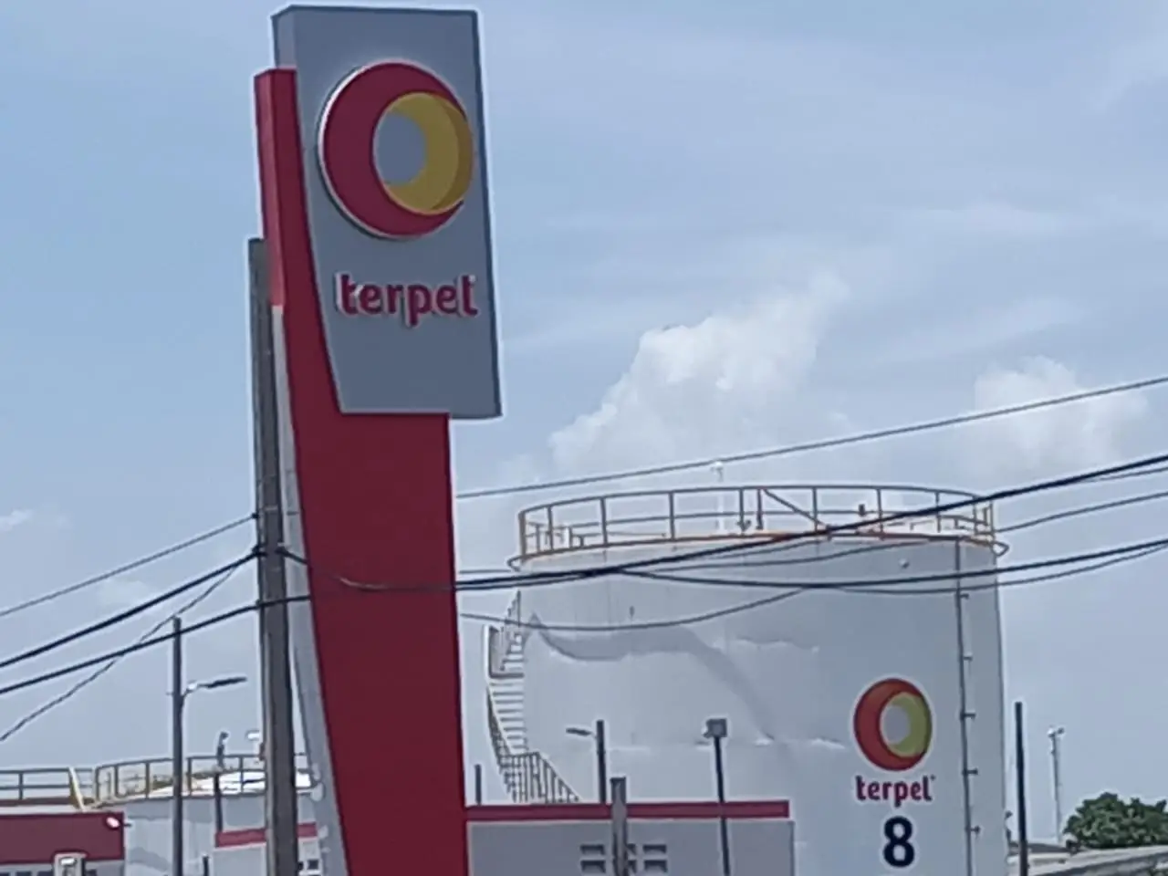 Empresa Terpel aclara que no tuvo que ver nada con derrame de combustible en alas de aeronave en AILA