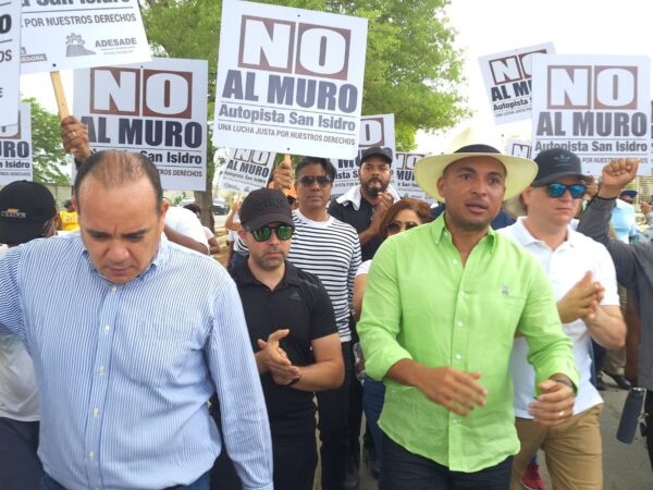 Comerciantes reclaman demolición de muro autopista de San Isidro