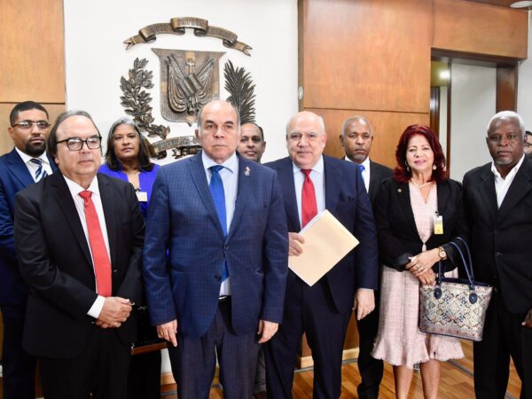 PQDC y FNP depositan en JCE instancia para que se reconsidere la resoluciòn de reservas de candidaturas