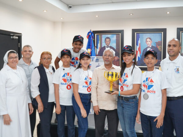 Estudiantes dominicanos ganan 16 premios en la competencia internacional First Lego League