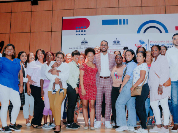 Ministerio de la Juventud y PROPEEP ofrecen a madres solteras jóvenes continuar educación superior y técnica