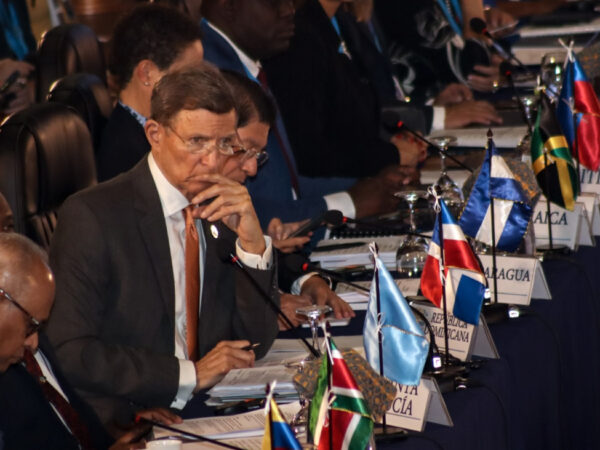 Canciller Roberto Álvarez llama a la Asociación de Estados del Caribe a declarar el afloramiento del sargazo como una emergencia regional