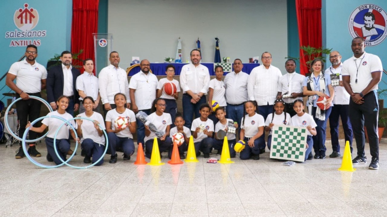 Instituto Nacional de Educación Física entrega utilería deportiva y canchas remozadas al Colegio Don Bosco del DN