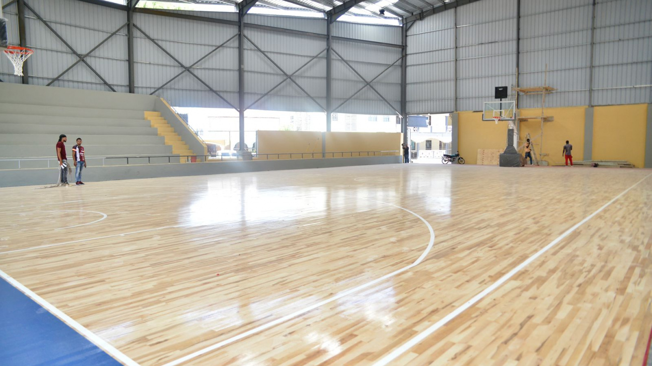 Ministro de Deportes supervisa reparaciones del Club Deportivo Fantástico de Puerto Plata