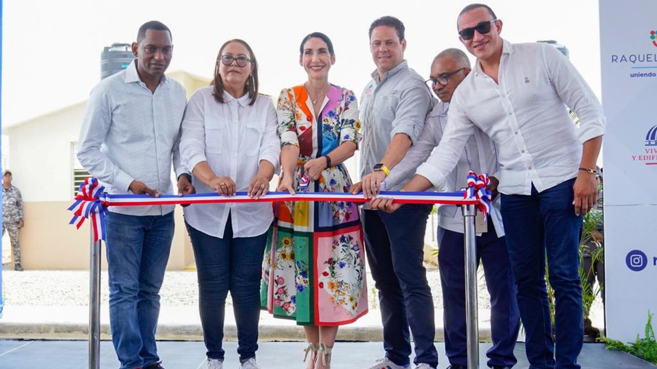 Primera dama Raquel Arbaje gestiona y entrega obras valoradas en más de mil millones en Las Matas de Farfán
