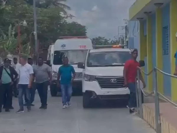 Al menos 12 estudiantes hospitalizados por intoxicaciòn tras fumigacion en finca arrocera