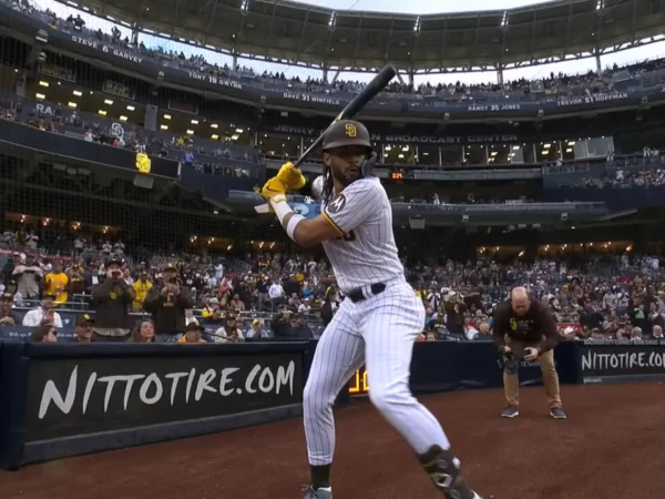 Padres se imponen a Rojos en regreso triunfal de Tatis a San Diego