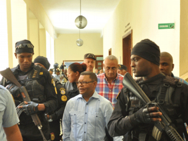 Jueces ordenan apresamientos del empresario choferil Arsenio Quevedo y exregidor Erickson Solìs